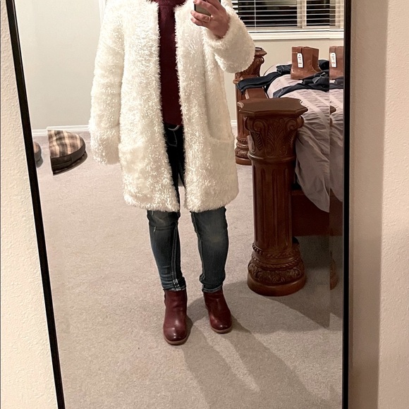 GUESS by Marciano Women's Lizzie Faux-Fur Coat. - Picture 15 of 15